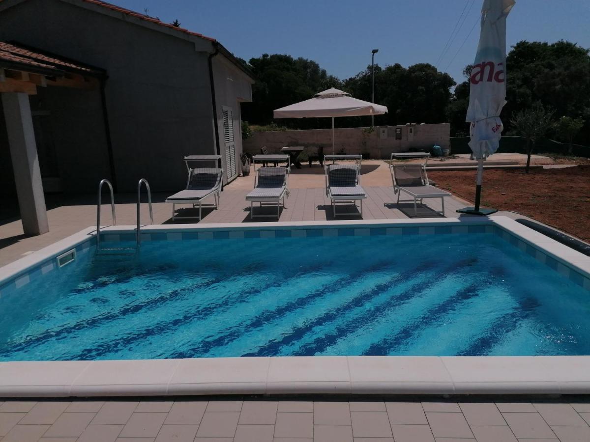 Вилла House With Pool Мали-Лошинь Экстерьер фото