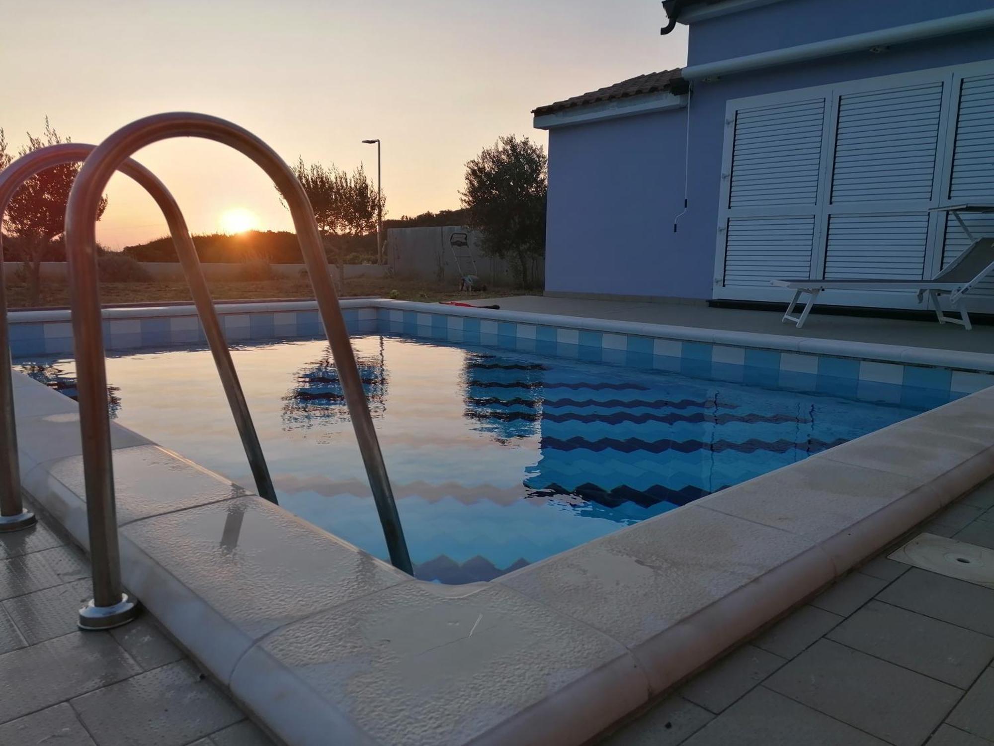 Вилла House With Pool Мали-Лошинь Экстерьер фото